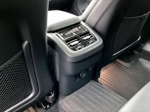 Used 2026 Volvo XC60 B5 Ultra w/ Climate Package image 37