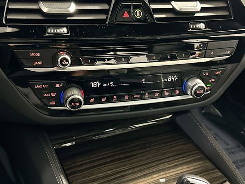 Used 2020 BMW M550i xDrive image 27