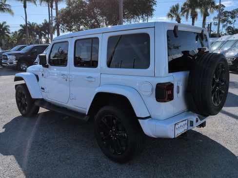 Used 2022 Jeep Wrangler Unlimited Sahara AWD/4WD image 7