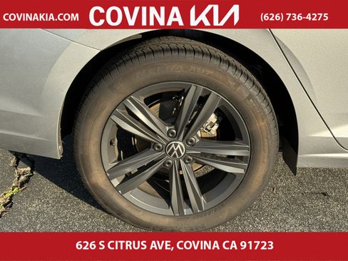 Used 2024 Volkswagen Jetta SE w/ Panoramic Sunroof Package image 10