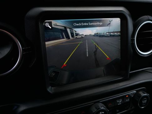 Used 2020 Jeep Gladiator Overland AWD/4WD image 36