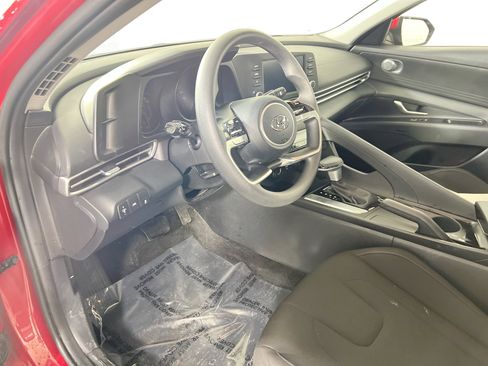 Used 2023 Hyundai Elantra SEL FWD image 9