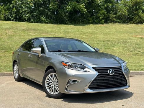 Used 2016 Lexus ES 350 w/ Premium Package w/Wood Trim FWD image 2