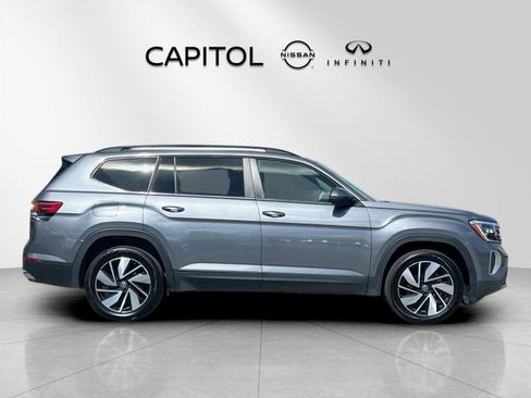 Used 2025 Volkswagen Atlas SE image 6