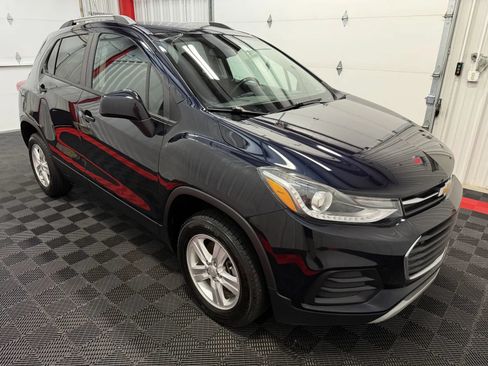 Used 2022 Chevrolet Trax LT w/ Driver Confidence Package AWD/4WD image 5