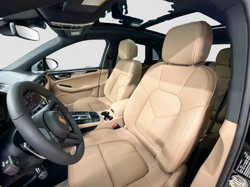 New 2026 Porsche Macan AWD/4WD image 5