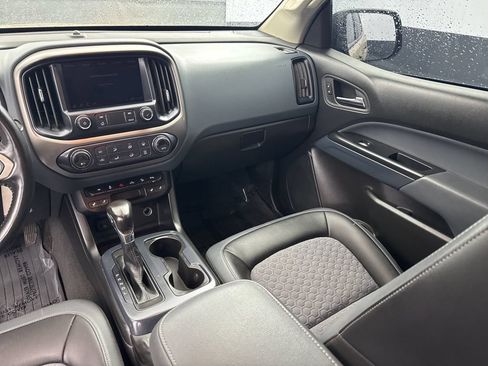 Used 2022 Chevrolet Colorado Z71 AWD/4WD image 10