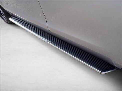 Used 2023 Ford Expedition XLT image 8