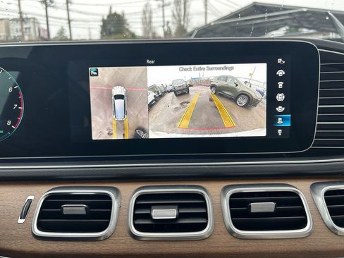 Used 2021 Mercedes-Benz GLS 450 4MATIC image 19