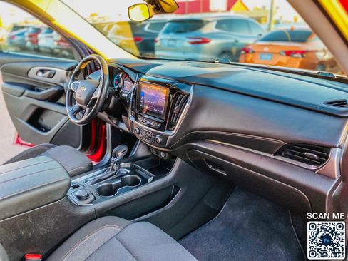 Used 2021 Chevrolet Traverse LT image 31