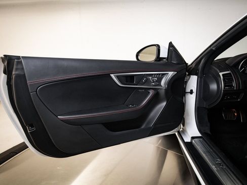 Used 2018 Jaguar F-TYPE R AWD/4WD image 23