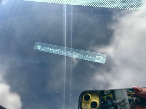 Used 2025 Toyota RAV4 XLE image 31