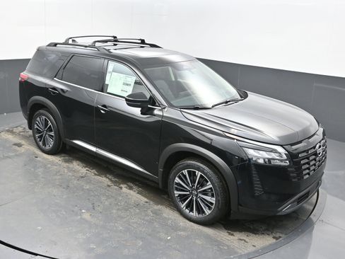 New 2026 Nissan Pathfinder Platinum w/ Cargo Package FWD image 32