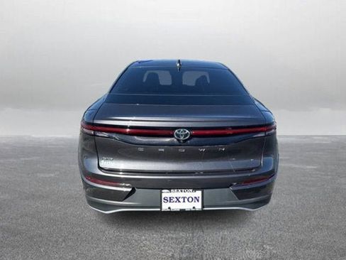 Used 2023 Toyota Crown Limited image 9