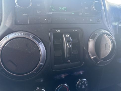 Used 2018 Jeep Wrangler Unlimited Sport S image 23