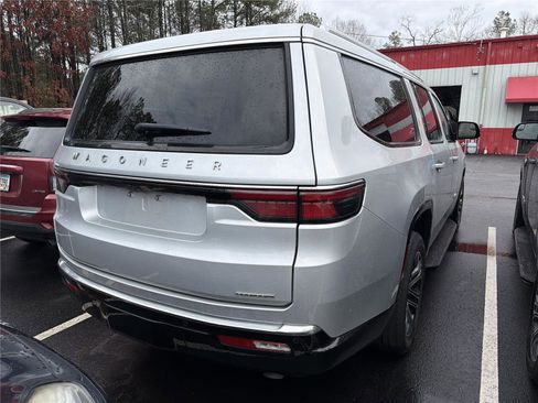 Used 2024 Jeep Wagoneer L Series II w/ Flexible Seating Group image 4