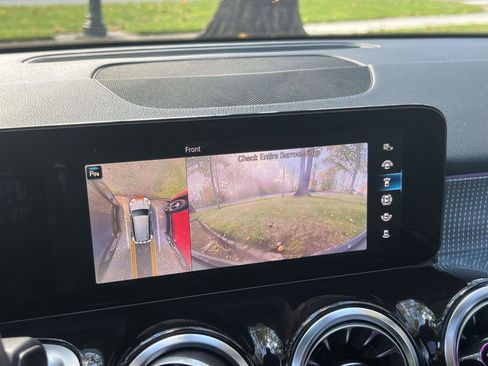 Certified 2022 Mercedes-Benz GLB 250 4MATIC image 16