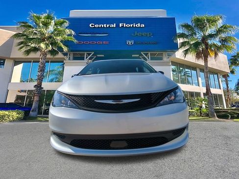 New 2026 Chrysler Voyager LX image 3