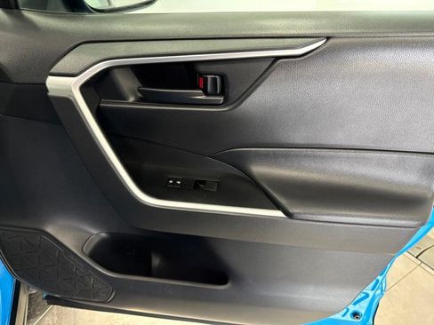 Used 2019 Toyota RAV4 LE w/ Carpet Mat Package AWD/4WD image 14