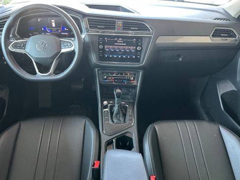 Used 2024 Volkswagen Tiguan SE image 13