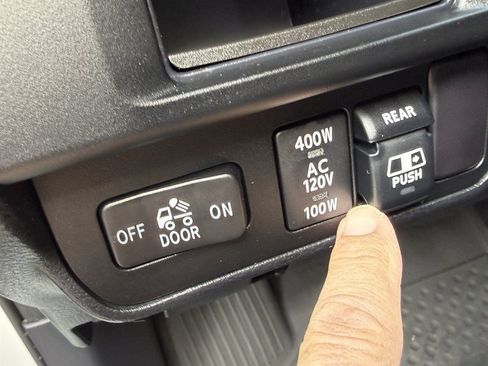 Used 2017 Toyota Tacoma Limited w/ Tow Package AWD/4WD image 32