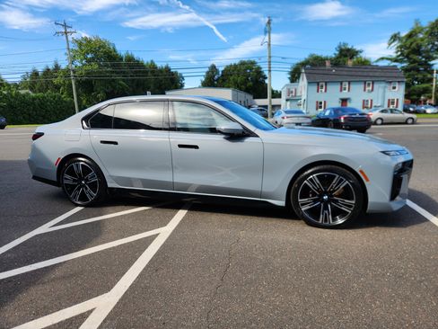 Used 2023 BMW i7 xDrive60 w/ Parking Assistance Package AWD/4WD image 13