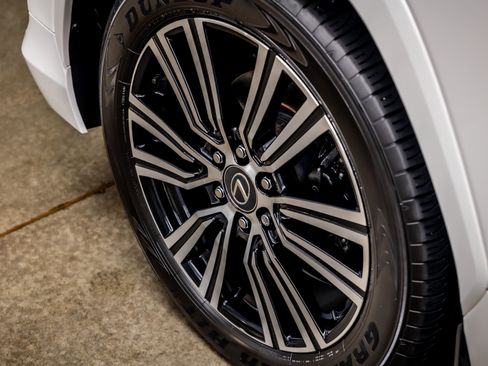 Used 2025 Lexus LX 600 4WD w/ Appearance Package image 17