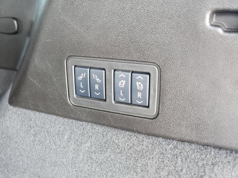 Used 2025 Cadillac XT6 Premium Luxury image 10