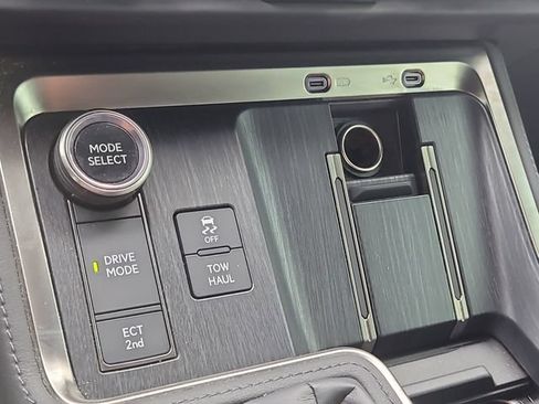 Used 2024 Lexus GX 550 w/ Accessory Package (31) AWD/4WD image 28