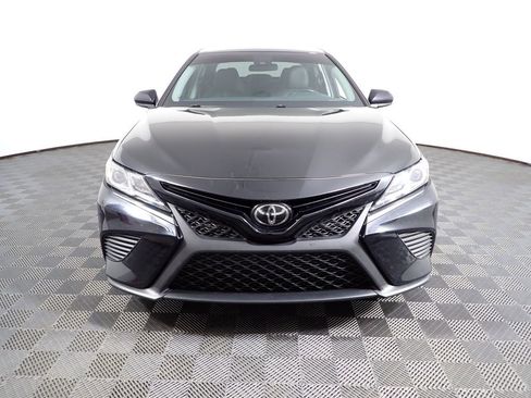 Used 2019 Toyota Camry SE FWD image 9