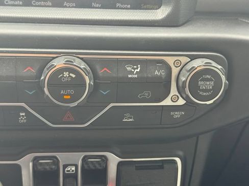 Used 2021 Jeep Gladiator Mojave AWD/4WD image 36