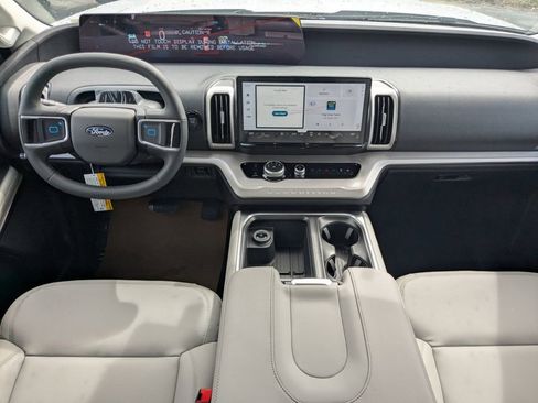 New 2026 Ford Expedition Active image 16