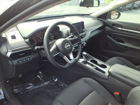 Used 2023 Nissan Altima 2.5 SV image 12