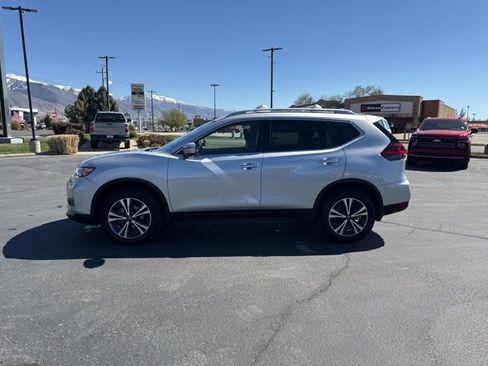 Used 2020 Nissan Rogue SV w/ Premium Package image 4