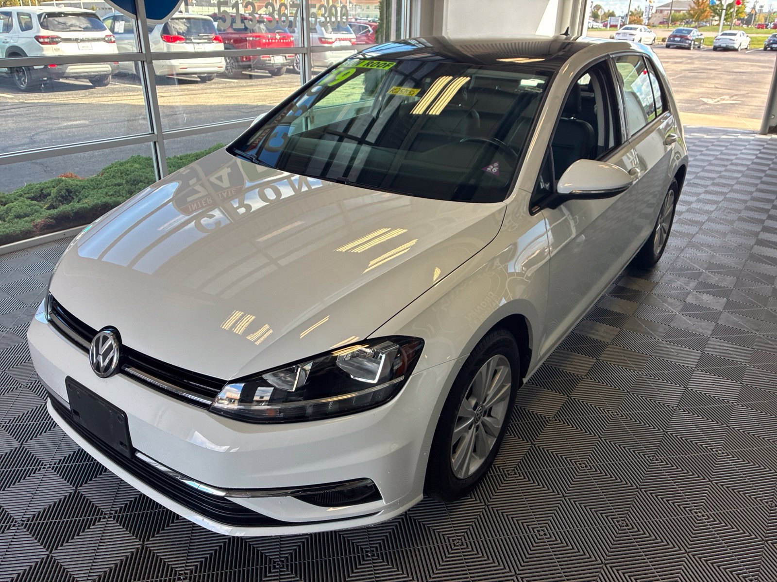 Used 2019 Volkswagen Golf 4-Door FWD image 3