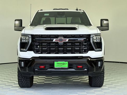 Used 2025 Chevrolet Silverado 2500 ZR2 w/ Technology Package image 6