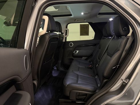 Used 2017 Land Rover Discovery SE AWD/4WD image 24