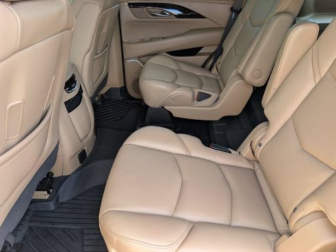 Used 2020 Cadillac Escalade Platinum AWD/4WD image 17