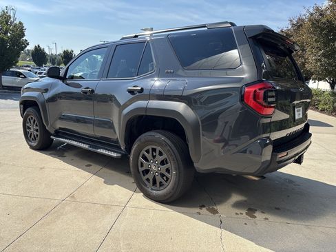 Used 2025 Toyota 4Runner SR5 AWD/4WD image 7