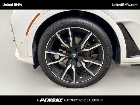 Used 2021 BMW X7 xDrive40i w/ M Sport Package AWD/4WD image 2