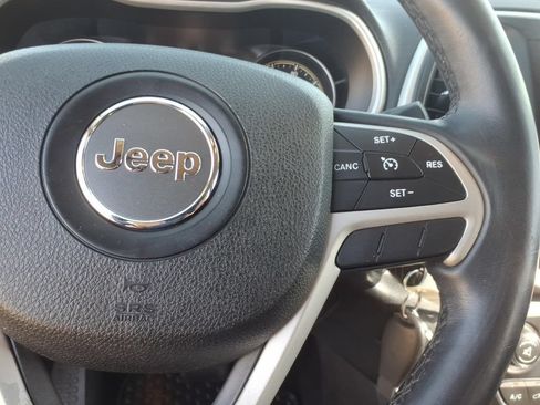 Used 2015 Jeep Cherokee Trailhawk w/ Trailer Tow Group AWD/4WD image 9
