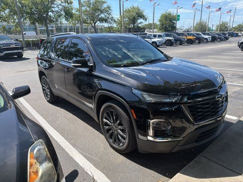 Used 2023 Chevrolet Traverse RS image 3