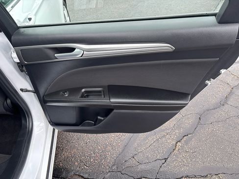 Used 2020 Ford Fusion SE image 30