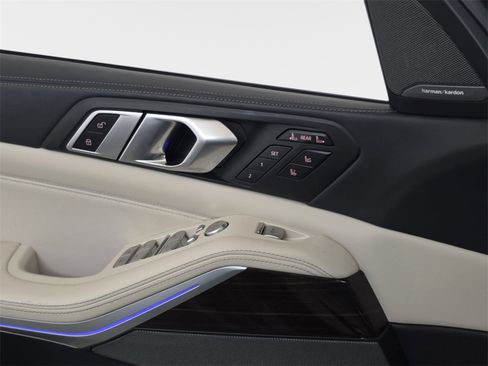 Used 2023 BMW X7 M60i w/ Executive Package image 30