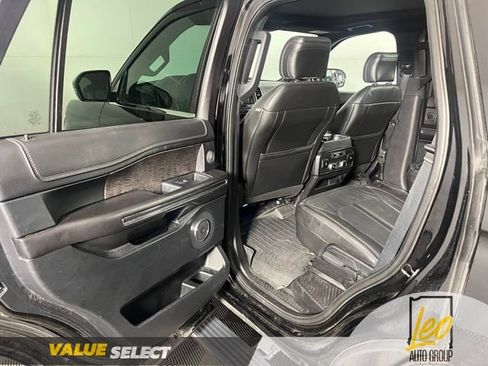 Used 2018 Ford Expedition Limited w/ Equipment Group 301A AWD/4WD image 9