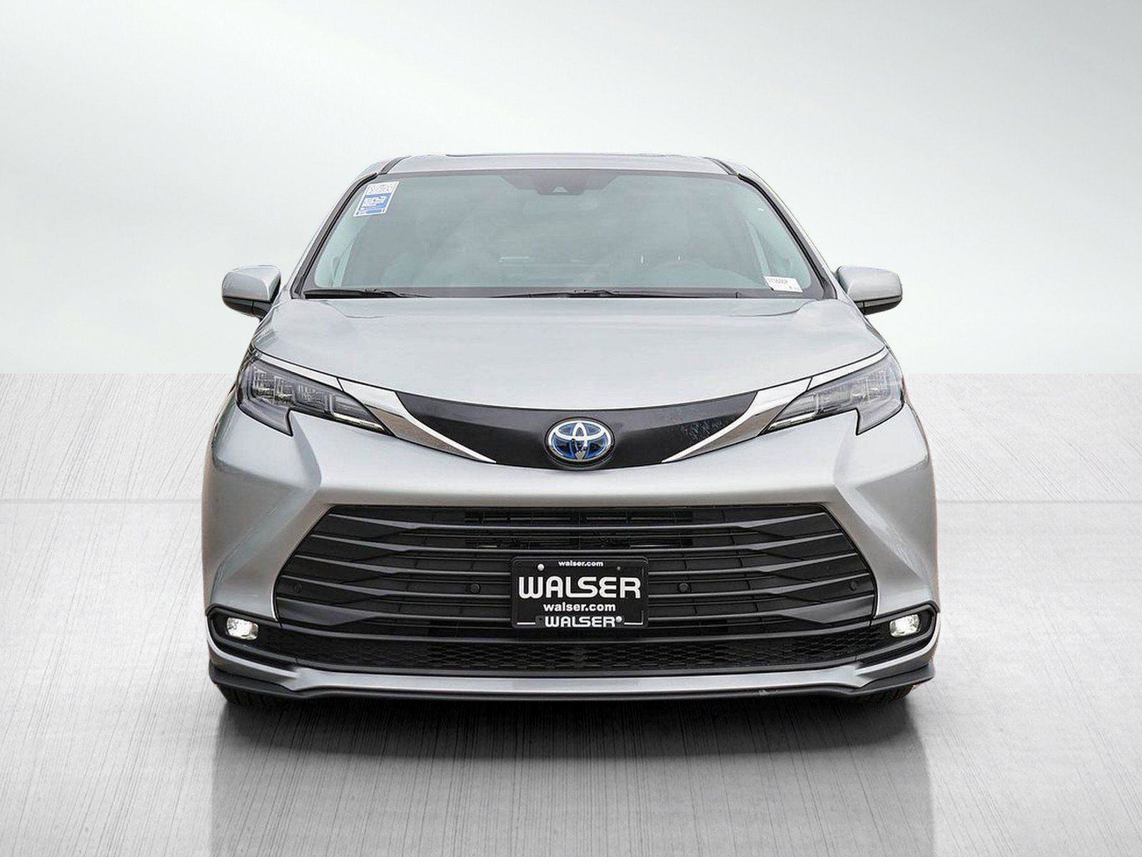Used 2025 Toyota Sienna XLE w/ XLE Plus Package AWD/4WD image 8