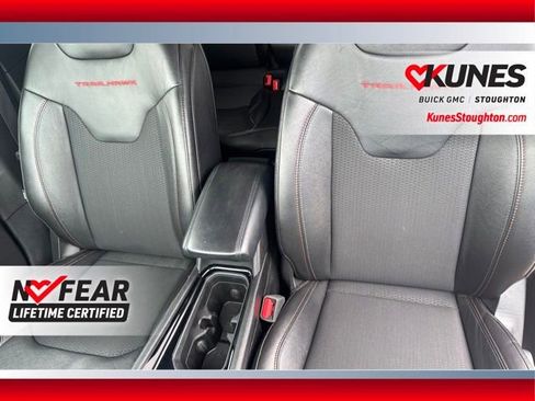 Used 2025 Jeep Compass Trailhawk AWD/4WD image 14