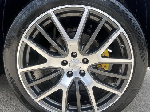 Used 2019 Maserati Levante GranLusso image 14