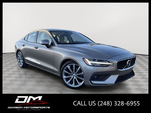 Used 2020 Volvo S60 T5 Momentum image 1