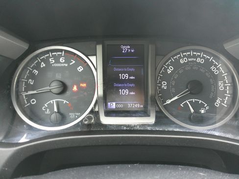 Used 2018 Toyota Tacoma Limited image 21